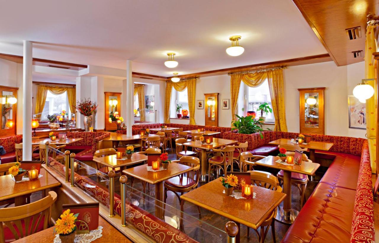 Hotel Greinwald มาร์คโทเบอร์ดอร์ฟ ภายนอก รูปภาพ