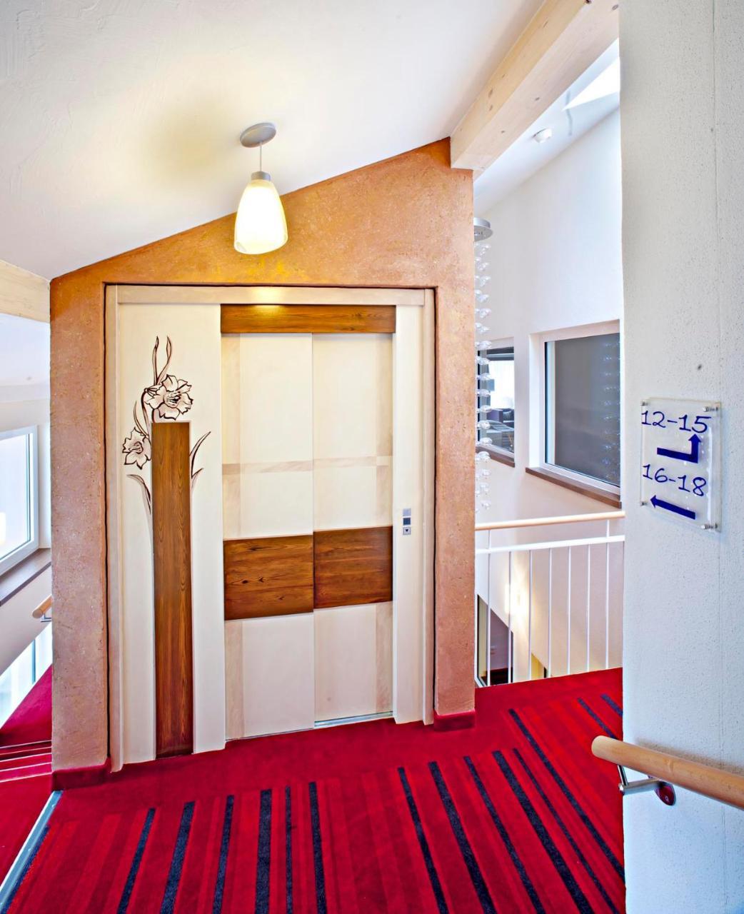 Hotel Greinwald มาร์คโทเบอร์ดอร์ฟ ภายนอก รูปภาพ