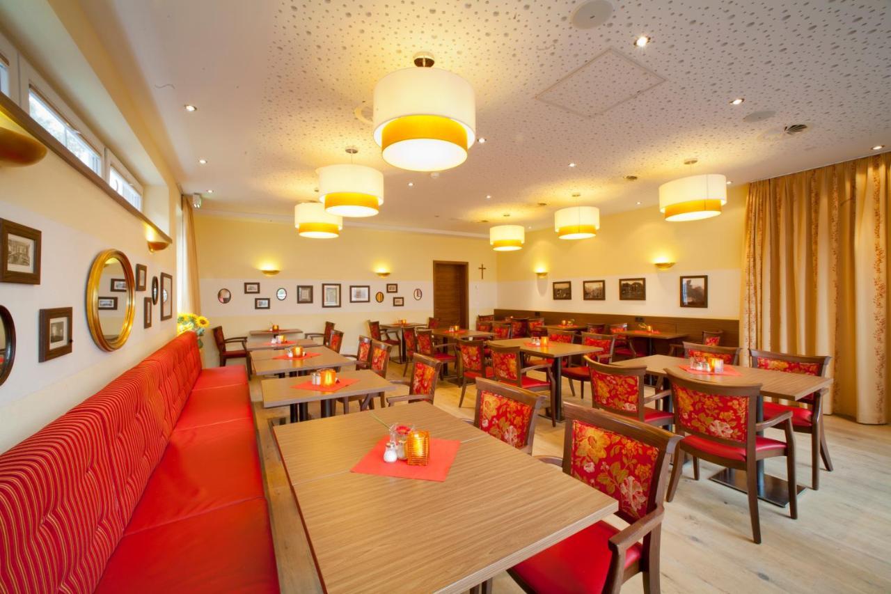 Hotel Greinwald มาร์คโทเบอร์ดอร์ฟ ภายนอก รูปภาพ
