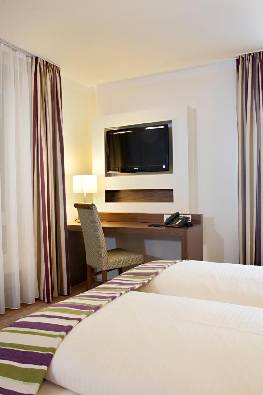 Hotel Greinwald มาร์คโทเบอร์ดอร์ฟ ภายนอก รูปภาพ