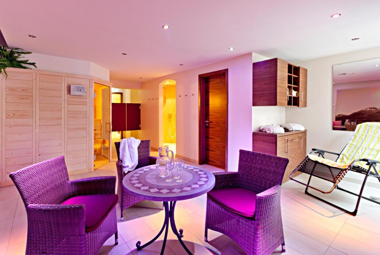 Hotel Greinwald มาร์คโทเบอร์ดอร์ฟ ภายนอก รูปภาพ